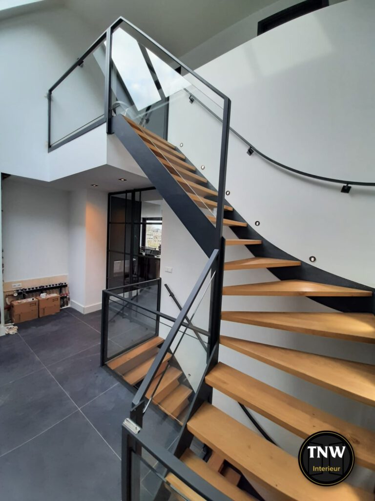 Stalen-open-trap-met-trapleuningen-balustrades-en-trapbalustrades-3-1