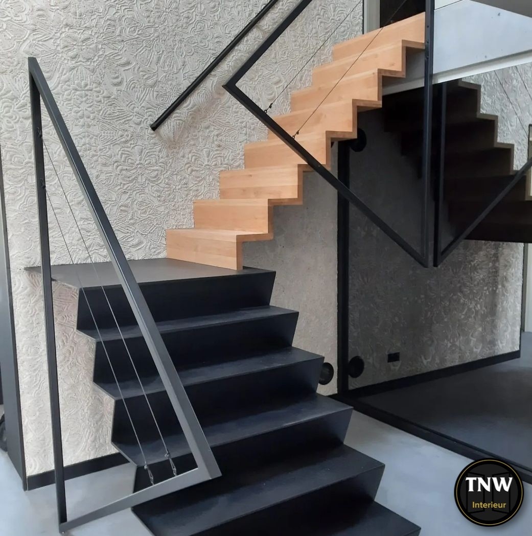 Je bekijkt nu Unieke trap van staal en hout | TNW Interieur