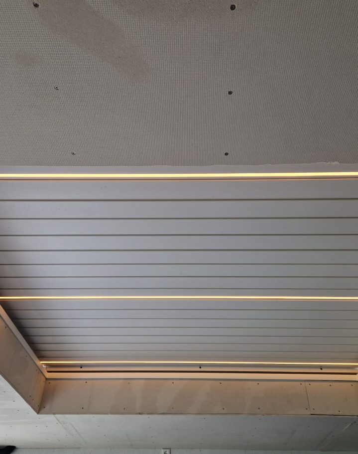 Witte pergola met LED-licht | TNW Interieur