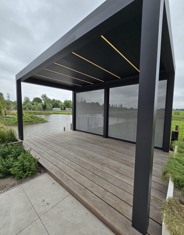 Vrijstaande pergola met elektrische screens | TNW Interieur